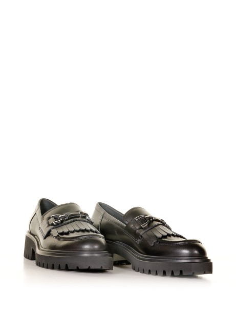 Black leather loafer with fringes