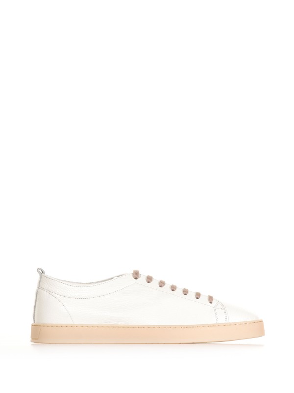 Leather sneaker and contrasting bottom Leather sneaker and contrasting bottom