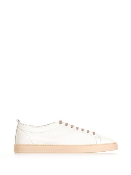 Leather sneaker and contrasting bottom Leather sneaker and contrasting bottom