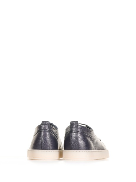 Leather sneaker and contrasting bottom