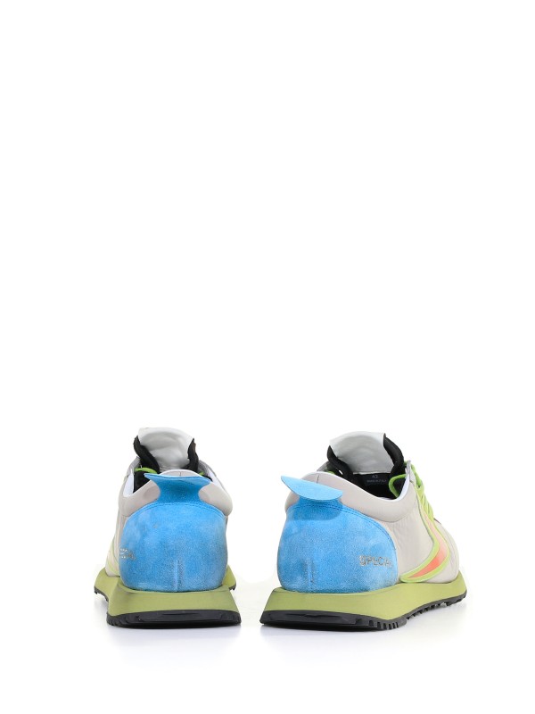 Sneaker con dettagli a contrasto